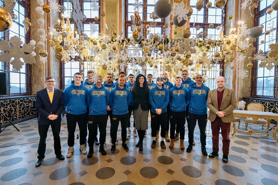 Koszykarze przed wyjazdem do Krakowa zwiedzali Książ
