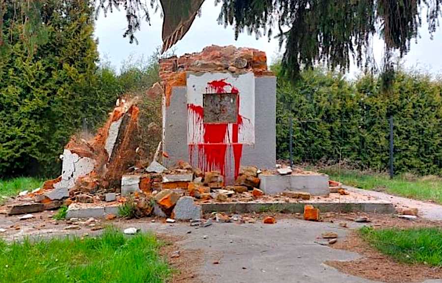 Pomnik Armii Czerwonej runął...