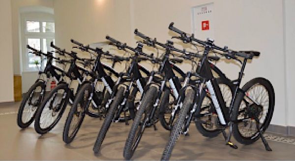 Głuszyca zachęca mieszkańców do skorzystania z rowerów elektrycznych.