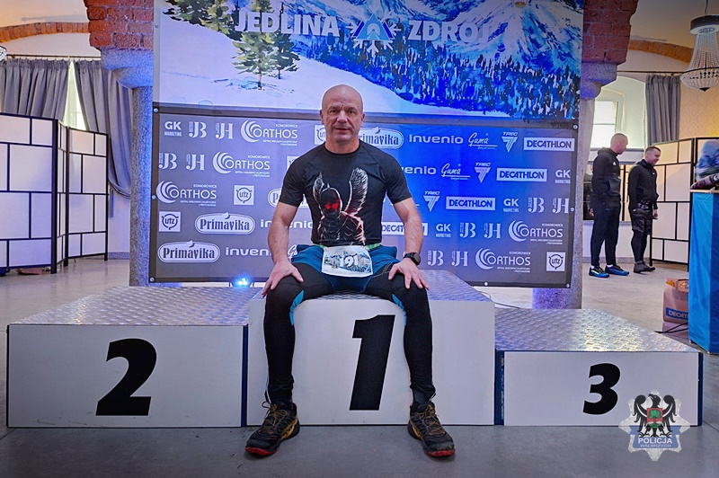 Wałbrzyski policjant z sukcesem na górskim półmaratonie