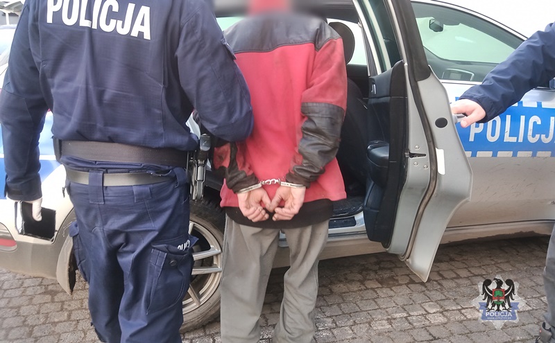 Policjanci z Głuszycy zatrzymali włamywacza