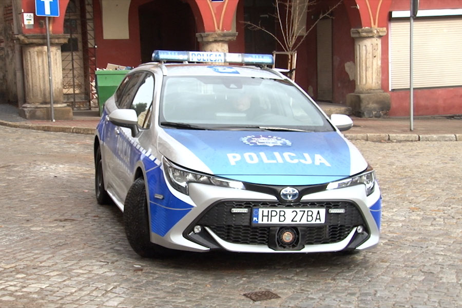 Nowy radiowóz dla mieroszowskich policjantów